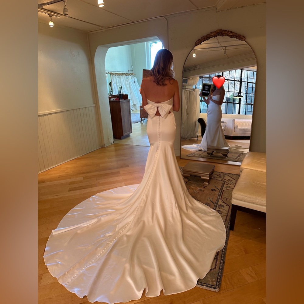 NEW NEVER WORN Robert Bullock Custom Wedding Dress Size 4